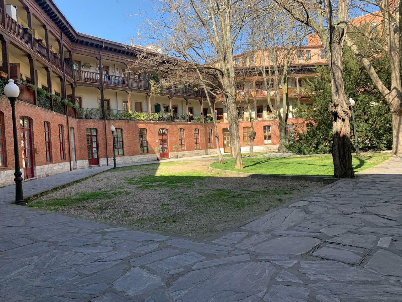 Espacios Blanco Plaza Del Viejo Coso 바야돌리드 외부 사진